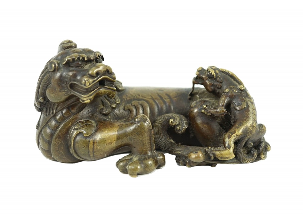 A finely cast Chinese bronze lion-dog and cub scroll weight