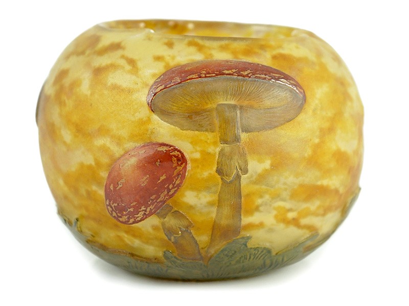 A Daum champignons vase