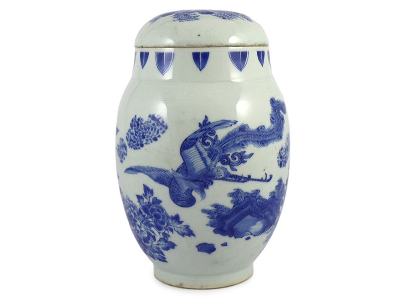 A good Chinese Transitional blue and white ‘qilin and phoenix’ jar and cover, lianzi guan, Chongzhen period (1627-1644)