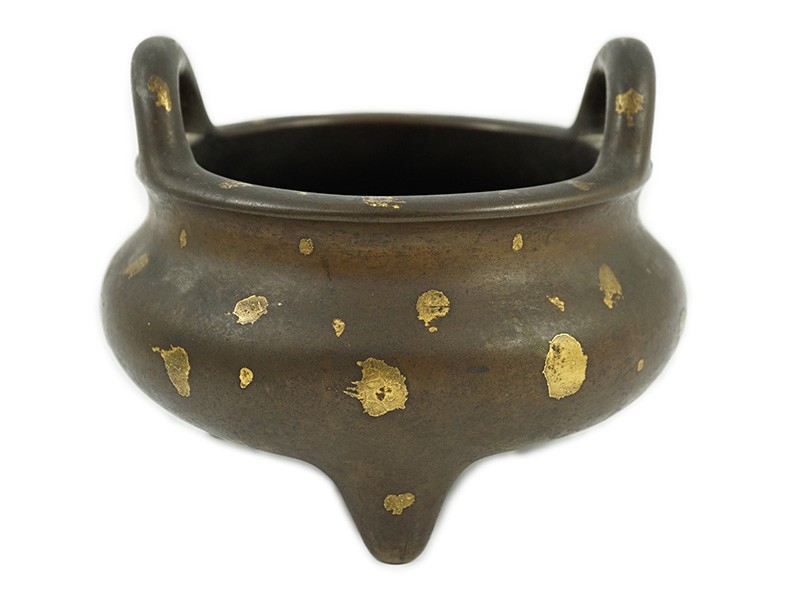 A large Chinese gold-splashed bronze tripod censer, ding, Kangxi period