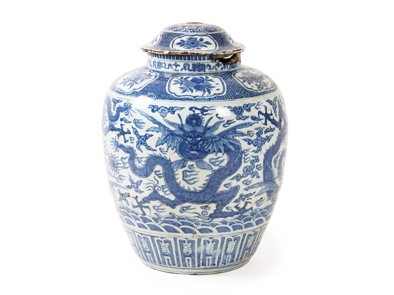 A massive Chinese blue and white jar, Wanli six character mark and of the period (1572-1620) A massive Chinese blue and white jar, Wanli six character mark and of the period (1572-1620)